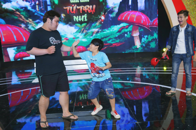 Hiền Thục xuất hiện đằm thắm với t&agrave; &aacute;o d&agrave;i phụ diễn cho &ldquo;b&agrave; mẹ nh&iacute;&rdquo;