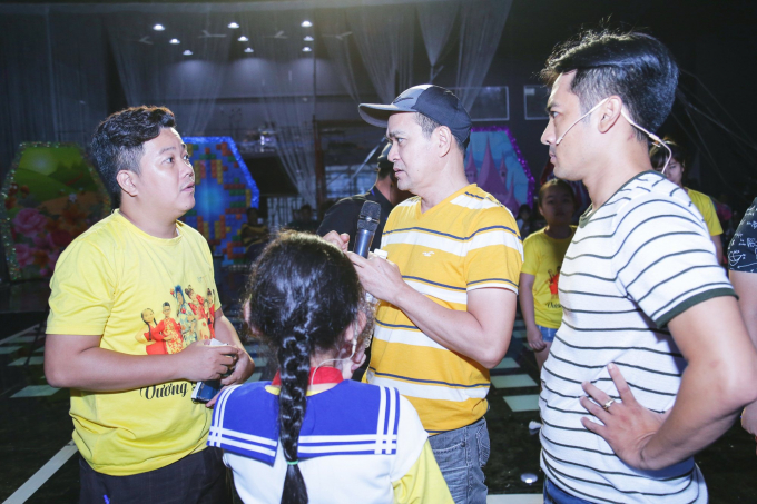 Hiền Thục xuất hiện đằm thắm với t&agrave; &aacute;o d&agrave;i phụ diễn cho &ldquo;b&agrave; mẹ nh&iacute;&rdquo;