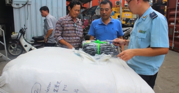 Cận cảnh lô hàng Trung Quốc giả nhãn hiệu cao cấp