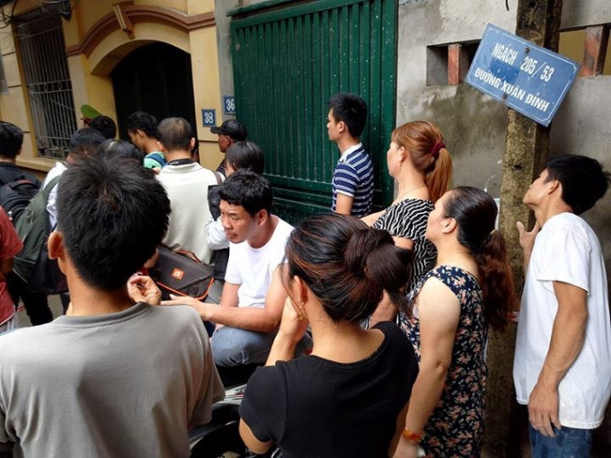 Nhiều người d&acirc;n đau x&oacute;t trước sự việc xảy ra với gia đ&igrave;nh &ocirc;ng Bộ.&nbsp;