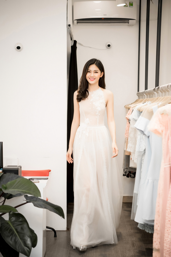 Theo đuổi mốt xuy&ecirc;n thấu, &Aacute; hậu Thanh T&uacute; xinh đẹp khiến ai cũng ngẩn ngơ