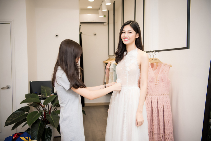 Theo đuổi mốt xuy&ecirc;n thấu, &Aacute; hậu Thanh T&uacute; xinh đẹp khiến ai cũng ngẩn ngơ