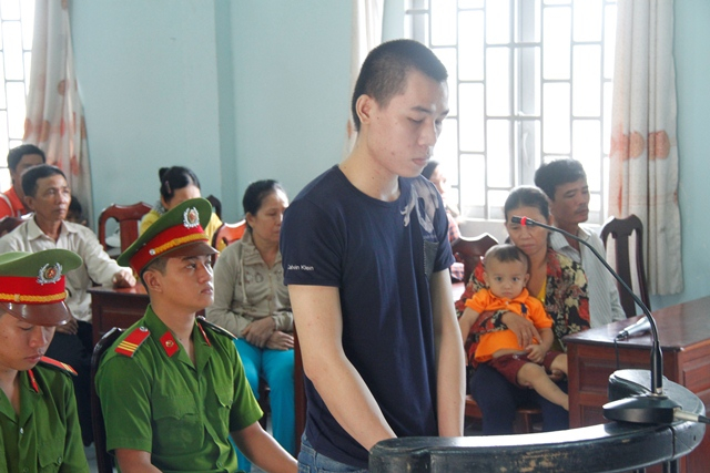 Bị c&aacute;o L&atilde;m tại phi&ecirc;n t&ograve;a. (Ảnh: b&aacute;o C&ocirc;ng an nh&acirc;n d&acirc;n)