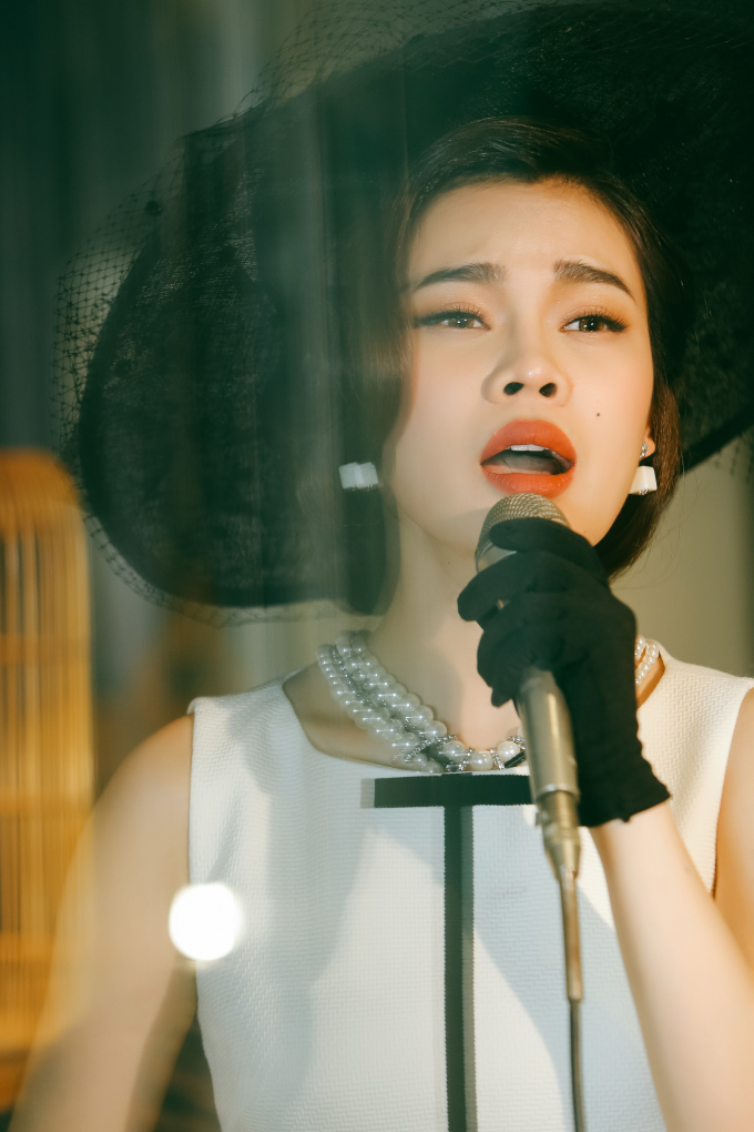 Giang Hồng Ngọc b&aacute;n nh&agrave; lấy tiền l&agrave;m album ở Mỹ
