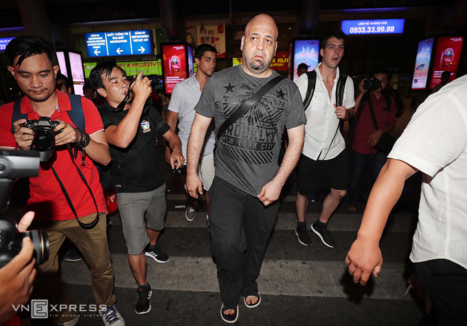 Bước ra khỏi cửa cảng h&agrave;ng kh&ocirc;ng quốc tế T&acirc;n Sơn Nhất, v&otilde; sư người Canada đ&atilde; thốt l&ecirc;n