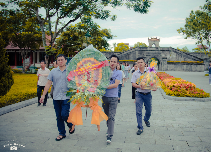 D&acirc;ng hương, v&ograve;ng hoa tại chiến trường th&agrave;nh cổ Quảng Trị.