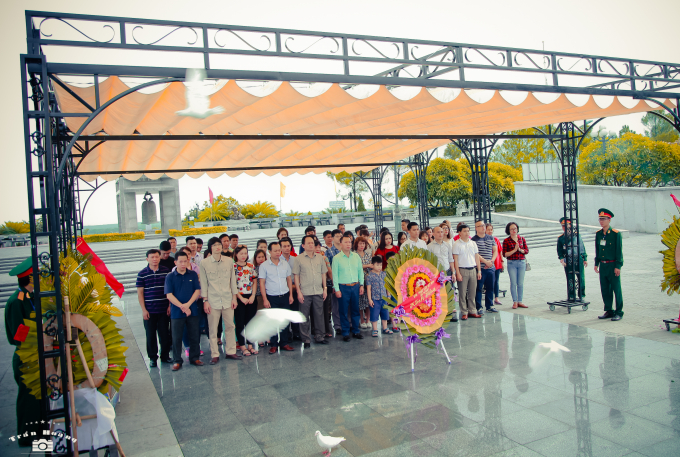 Nghĩa trang Trường Sơn v&agrave; Nghĩa trang đường 9 l&agrave; nơi an nghỉ của h&agrave;ng vạn anh h&ugrave;ng liệt sỹ trong những năm qua.