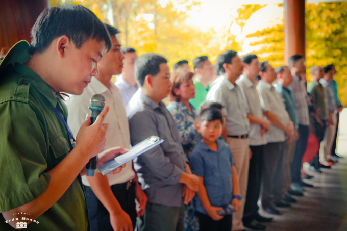 Ban Quản l&yacute; khu di t&iacute;ch Ng&atilde; 3 Đồng Lộc x&uacute;c động trước nghĩa cử hướng về miền Trung của đo&agrave;n.