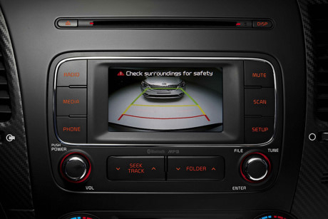 Nếu bạn l&agrave; người&nbsp;mới sở hữu &ocirc;t&ocirc;&nbsp;đ&ugrave;ng qu&ecirc;n camere l&ugrave;i. Camera l&ugrave;i l&agrave; phụ kiện trước đ&acirc;y thường chỉ xuất hiện tr&ecirc;n c&aacute;c mẫu xe sang v&agrave; l&agrave; t&ugrave;y chọn tr&ecirc;n c&aacute;c d&ograve;ng xe b&igrave;nh d&acirc;n. Tuy nhi&ecirc;n, nhiều người vẫn sẵn s&agrave;ng chi th&ecirc;m hầu bao để lắp th&ecirc;m camera l&ugrave;i l&ecirc;n chiếc &ocirc;t&ocirc; lần đầu họ sở hữu.