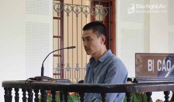 Bị c&aacute;o Nguyễn Thanh Ngọc tại phi&ecirc;n t&ograve;a. (Ảnh: b&aacute;o Nghệ An)