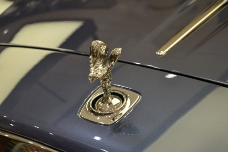 Nếu người mua muốn nhiều hơn về cả ngoại h&igrave;nh lẫn hiệu suất xe th&igrave; c&oacute; thể t&igrave;m đến phi&ecirc;n bản Black Badge Edition.