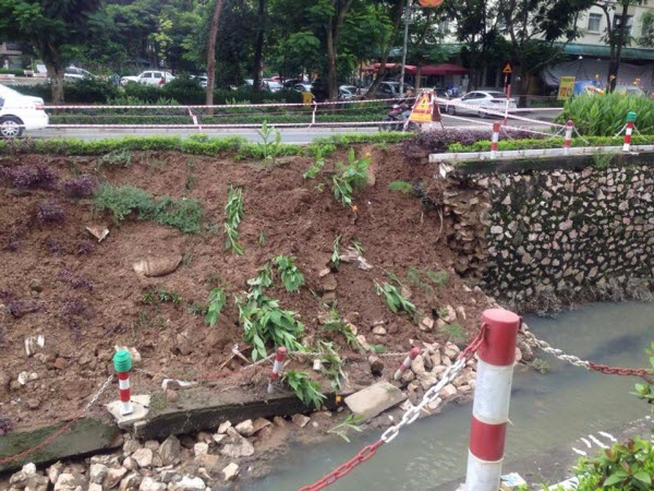 T&igrave;nh trạng sụt l&uacute;n diễn ra nghi&ecirc;m trọng tr&ecirc;n đoạn đuờng Nguyễn Cơ Thạch.