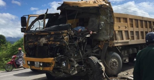 Quảng Ninh: Hai xe tải đâm trực diện khiến 1 tài xế tử vong tại chỗ