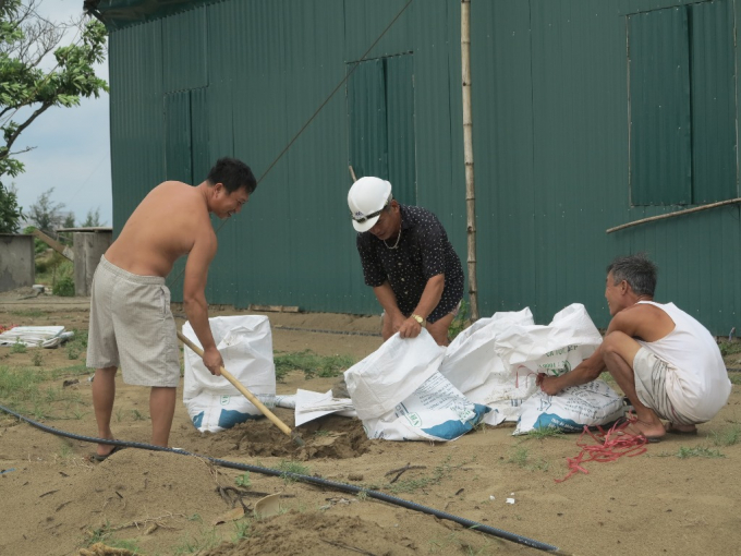 Trong khi đ&oacute; nhiều người lo chằng chống nh&agrave; cửa đảm bảo an to&agrave;n.