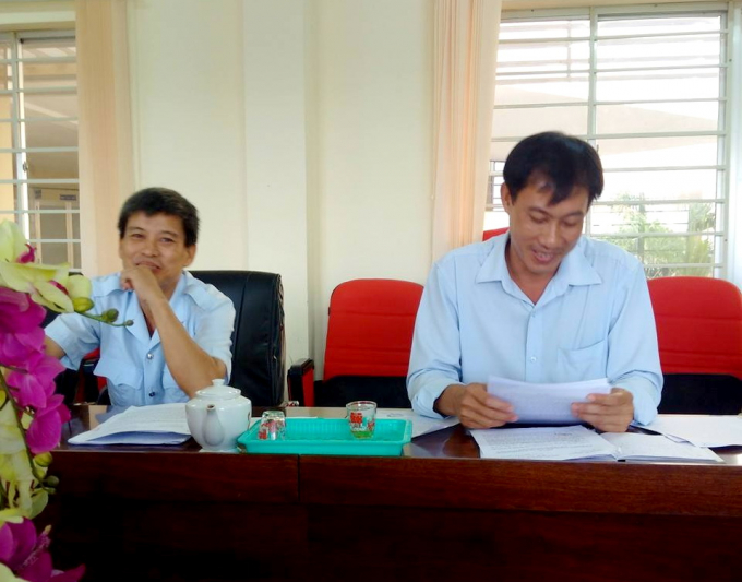 Đại diện UBND huyện Chợ L&aacute;ch, tỉnh Bến Tre l&agrave;m việc với ph&oacute;ng vi&ecirc;n li&ecirc;n quan đến vấn đề b&aacute;o n&ecirc;u. (Ảnh &ndash; PV)