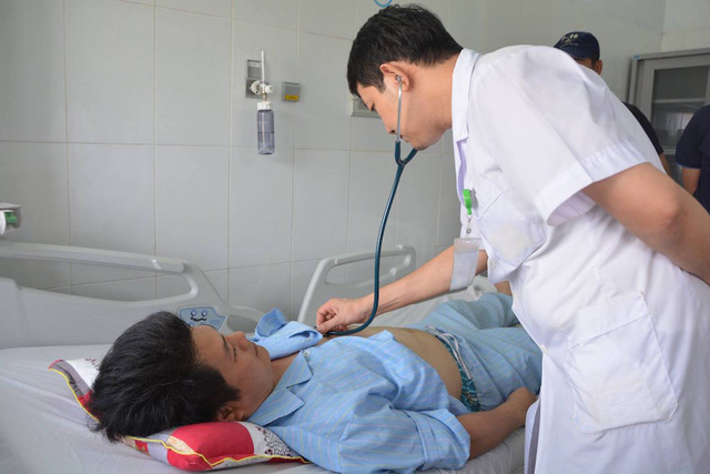 &Ocirc;ng Zhang Jia Ming (41 tuổi, quốc tịch Đ&agrave;i Loan) bị nhồi m&aacute;u cơ tim cấp đe dọa t&iacute;nh mạng. Vượt qua hơn 100km từ Kỳ Anh (H&agrave; Tĩnh), bệnh nh&acirc;n Ming được chuyển tối khẩn đến khoa Cấp cứu v&agrave; đ&atilde; được c&aacute;c b&aacute;c sỹ Bệnh viện HNĐK Nghệ An cứu sống.