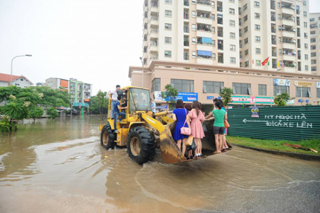 &nbsp;        ... n&ecirc;n khi mưa nước đọng lại kh&ocirc;ng tho&aacute;t được g&acirc;y ra t&igrave;nh trạng ngập &uacute;ng. Ảnh: D&acirc;n Việt.