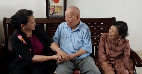 Chủ tịch Quốc hội thăm hỏi người có công trên địa bàn tỉnh Quảng Nam
