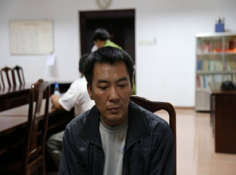 Đối tượng Trung tại cơ quan c&ocirc;ng an.