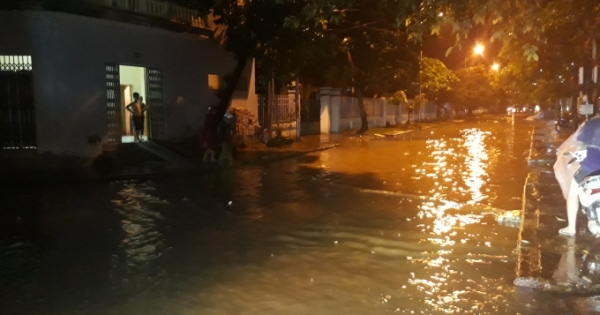 Yên Bái: Nước sông Hồng dâng nhanh, uy hiếp nhiều khu dân cư