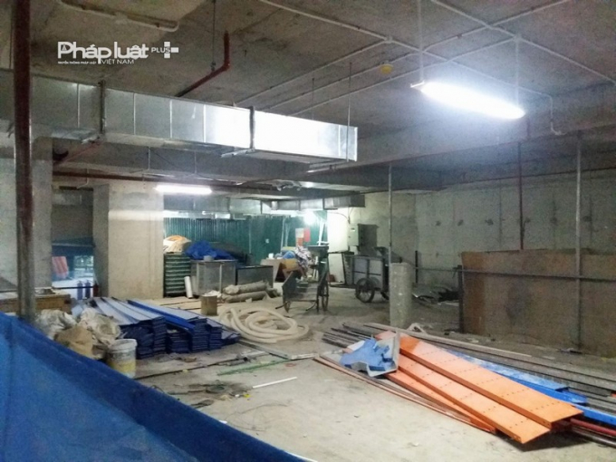 Nhiều hạng mục vẫn đang thi c&ocirc;ng dở dang.