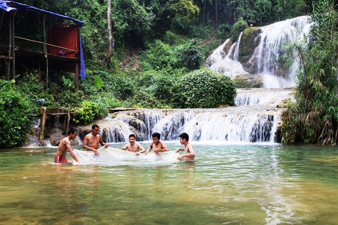 Th&aacute;c Mu tại x&atilde; Tự Do, huyện Lạc Sơn, tỉnh H&ograve;a B&igrave;nh đang đứng trước nguy cơ mất nước do x&acirc;y dựng Thủy điện Suối Mu. (Ảnh: H&ugrave;ng V&otilde;/Vietnam+)