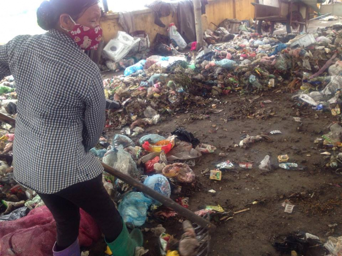 Họ l&agrave;m việc từ s&aacute;ng đến tối với đồng lương &iacute;t ỏi.