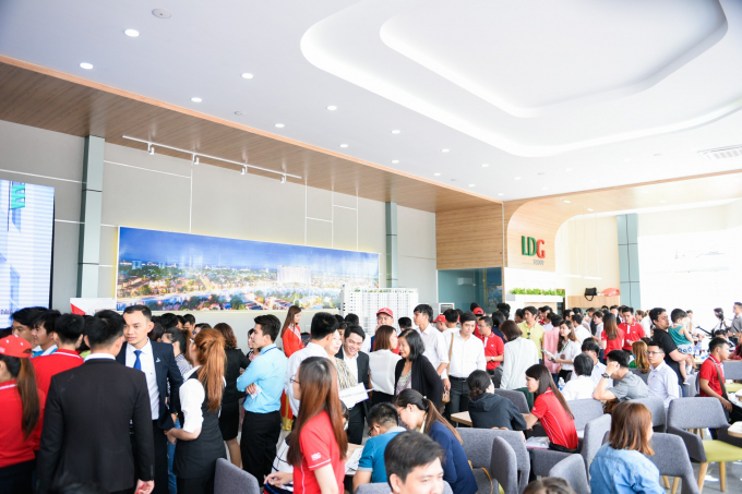 Khu căn hộ Marina Tower tại Bắc S&agrave;i G&ograve;n được đ&ocirc;ng đảo kh&aacute;ch h&agrave;ng quan t&acirc;m&nbsp;