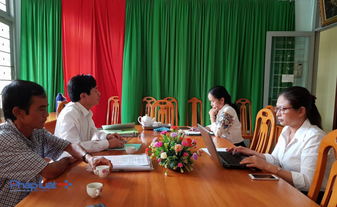 Buổi l&agrave;m việc của đại diện TAND tỉnh B&igrave;nh Thuận với &ocirc;ng Huỳnh Văn N&eacute;n.
