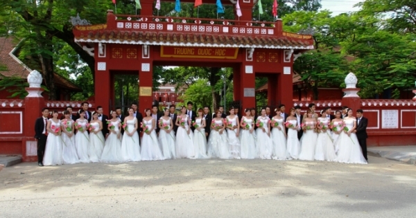 Độc đáo đám cưới tập thể bằng xích lô đầu tiên ở Huế