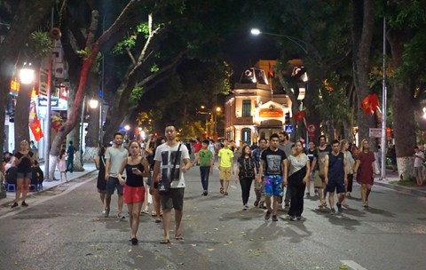 Phố đi bộ hồ Gươm. (Ảnh: An ninh thủ đ&ocirc;)