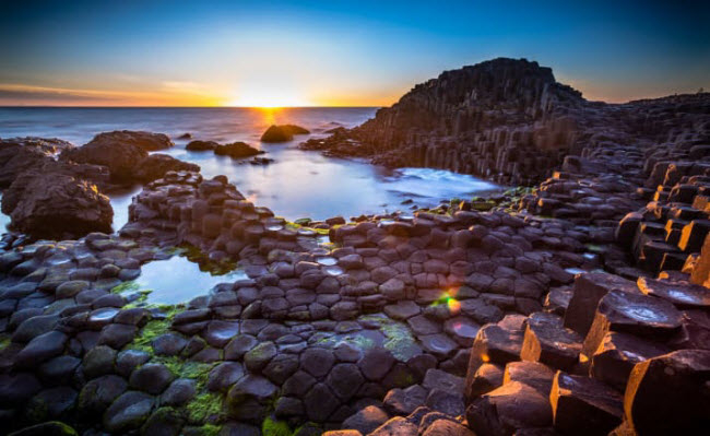 Giant's Causeway, Bắc Ireland: Di sản thế giới n&agrave;y được h&igrave;nh th&agrave;nh từ hoạt động n&uacute;i lửa c&aacute;ch đ&acirc;y 50-60 triệu năm