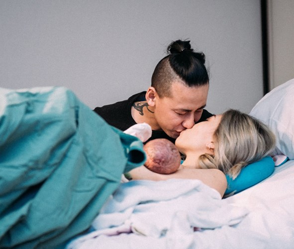 D&ugrave; cầm m&aacute;y đ&atilde; l&acirc;u, lu&ocirc;n th&iacute;ch những concept độc lạ, gi&agrave;u cảm x&uacute;c nhưng đ&acirc;y l&agrave; lần đầu ti&ecirc;n, Nguyễn Ti&ecirc;n chụp cảnh l&acirc;m bồn. Đ&oacute; cũng l&agrave; lần đầu tay m&aacute;y c&ocirc; run run, kh&oacute;c cười chỉ trong một gi&acirc;y v&agrave; cảm nhận r&otilde; niềm hạnh ph&uacute;c vỡ &ograve;a khi xem lại từng tấm ảnh.