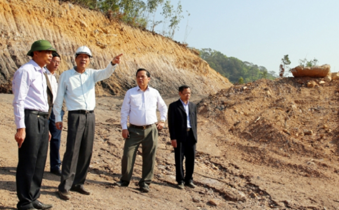 &Ocirc;ng Nguyễn Văn Đọc-B&iacute; thư tỉnh ủy, Chủ tịch Hội đồng nh&acirc;n tỉnh Quảng Ninh c&ugrave;ng l&atilde;nh đạo TP Hạ Long kiểm tra tiến độ c&aacute;c dự &aacute;n tr&ecirc;n địa b&agrave;n.