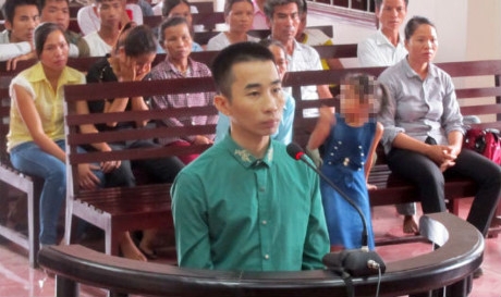 Hòa Bình: 12 năm tù cho gã hàng xóm mất nhân tính