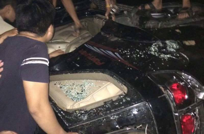 Chiếc &ocirc; t&ocirc; bị đập ph&aacute; (Ảnh facebook).