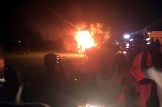 Hải Dương: Nghi bắt c&oacute;c trẻ em, người d&acirc;n đập ph&aacute;, đốt xe &ocirc; t&ocirc;