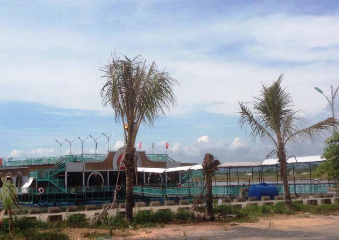 Nh&agrave; h&agrave;ng nổi B.M, khu vực nơi ph&aacute;t hiện thi thể em L.V.Đ.