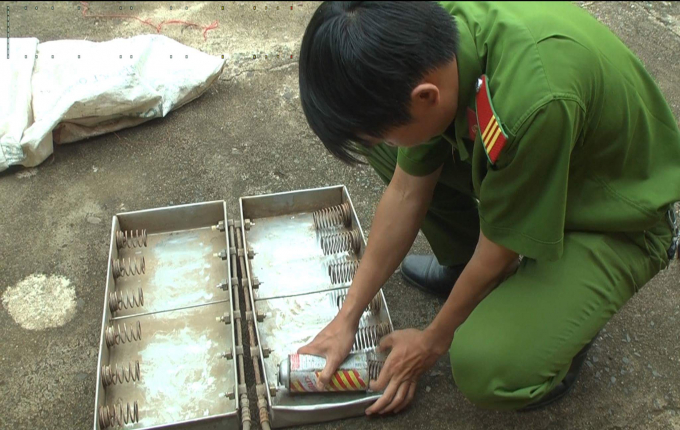 Lực lượng chức năng thu giữ một số b&igrave;nh gas sang chiết tr&aacute;i ph&eacute;p.