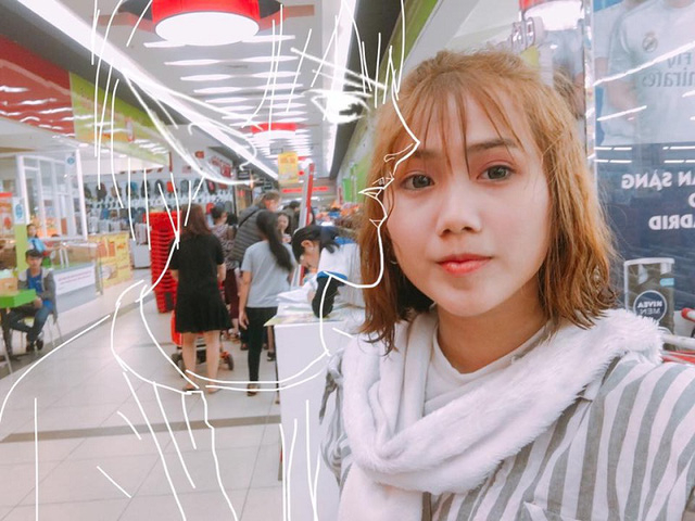 Thuỳ Linh vẽ h&igrave;nh bạn trai cũ v&agrave;o mỗi bức ảnh c&ocirc; đi du lịch