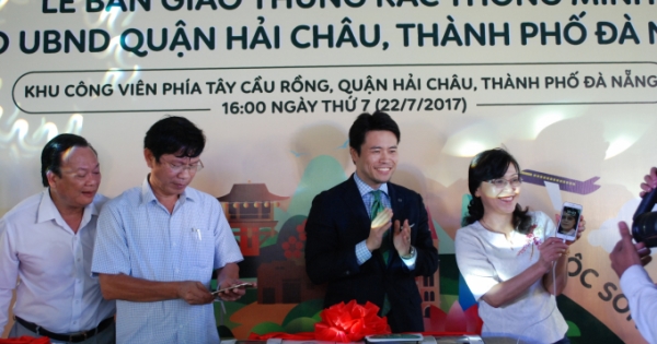 Đà Nẵng tiếp nhận 50 thùng rác thông minh, có thể sạc pin điện thoại