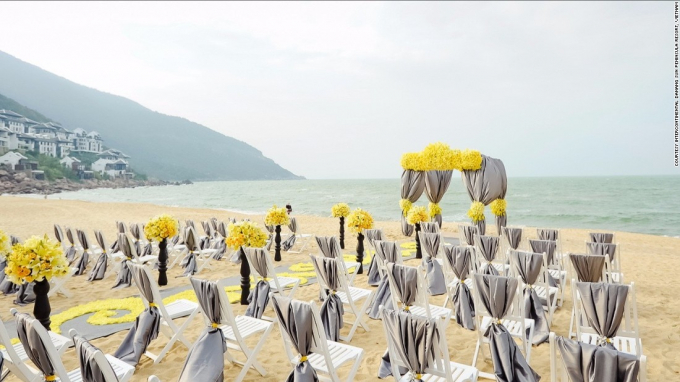 C&ocirc;ng t&aacute;c tổ chức đ&aacute;m cưới tại đ&acirc;y cũng được c&aacute;c cặp đ&ocirc;i đ&aacute;nh gi&aacute; l&agrave; kh&aacute; chuy&ecirc;n nghiệp (Ảnh: CNN).