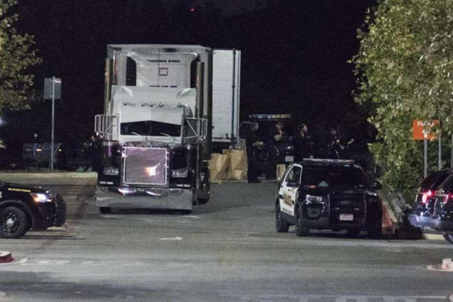 Cảnh s&aacute;t Mỹ ngay lập tức c&oacute; mặt tại hiện trường. (Ảnh: AFP)