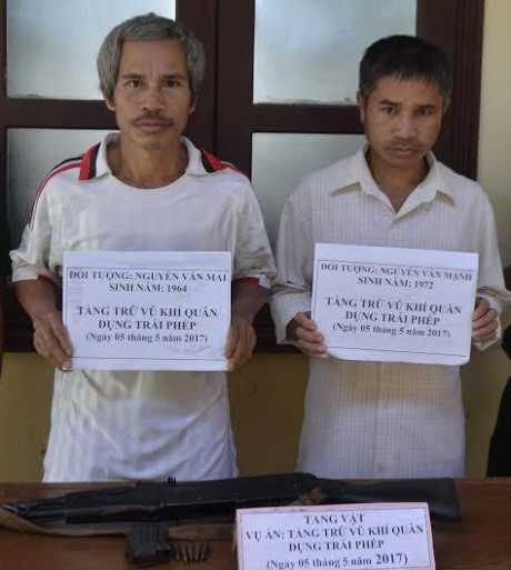 Hai đối tượng tại cơ quan chức năng.