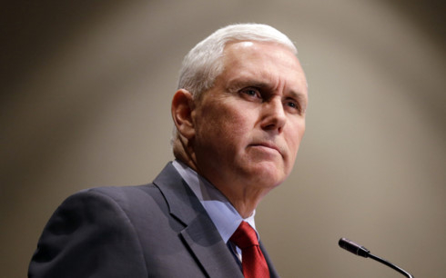 Ph&oacute; Tổng thống, đồng thời l&agrave; Chủ tịch Thượng viện Mike Pence.
