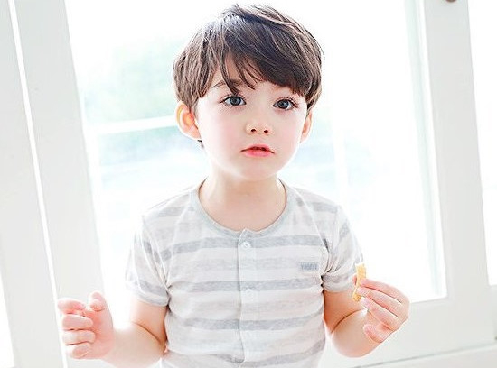 L&agrave; em trai của Lauren Hanna Luden - c&ocirc; b&eacute; 9 tuổi đ&igrave;nh đ&aacute;m tr&ecirc;n mạng x&atilde; hội H&agrave;n Quốc, Cooper nhanh ch&oacute;ng thu h&uacute;t nhiều sự ch&uacute; &yacute; khi vừa ra đời. Chưa đầy một tuổi, nh&oacute;c tỳ đ&atilde; nhận được kh&ocirc;ng &iacute;t lời mời l&agrave;m người mẫu quảng c&aacute;o.