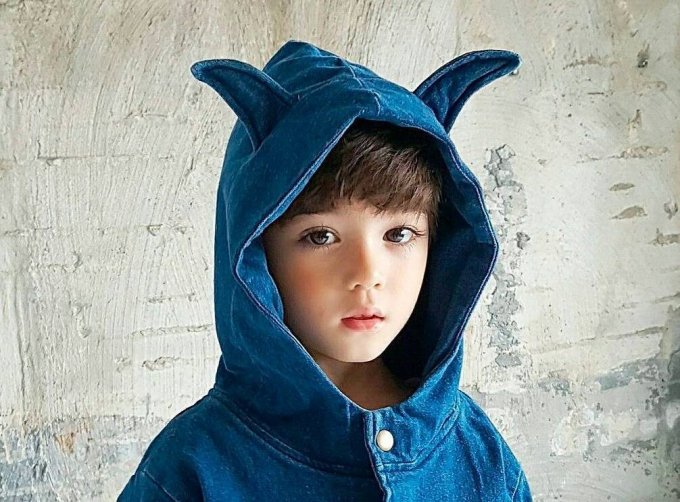 Chỉ mới 4 tuổi, nh&oacute;c tỳ lai đ&atilde; l&agrave;m người mẫu cho hơn 10 thương hiệu thời trang d&agrave;nh cho trẻ em, sở hữu gần 500.000 người h&acirc;m mộ tr&ecirc;n mạng x&atilde; hội. Sự nổi tiếng nhanh ch&oacute;ng c&ugrave;ng ngoại h&igrave;nh nổi bật của Cooper khiến nhiều người li&ecirc;n tưởng đến b&eacute; Mason v&agrave; cho rằng cả hai c&oacute; thể trở th&agrave;nh