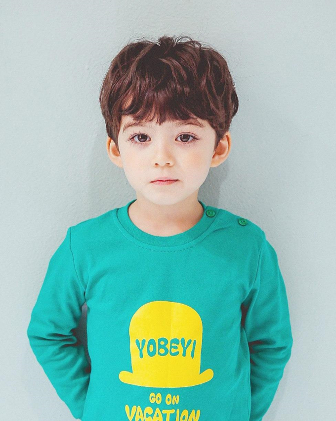 Thi&ecirc;n thần lai đ&atilde; c&oacute; kinh nghiệm l&agrave;m người mẫu v&agrave; biểu diễn trước ống k&iacute;nh d&ugrave; chỉ mới 4 tuổi.