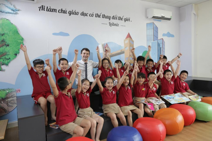 Trường mầm non Vinschool sắp khai trương v&agrave;o th&aacute;ng 9 c&agrave;ng khiến nhiều gia đ&igrave;nh đẩy nhanh tiến độ mua biệt thự Long Cảnh để dọn về ở ngay.