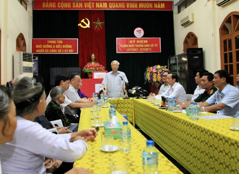 Tổng B&iacute; thư b&agrave;y tỏ sự vui mừng khi được đến thăm Trung t&acirc;m nu&ocirc;i dưỡng v&agrave; điều dưỡng người c&oacute; c&ocirc;ng số 2 H&agrave; Nội.